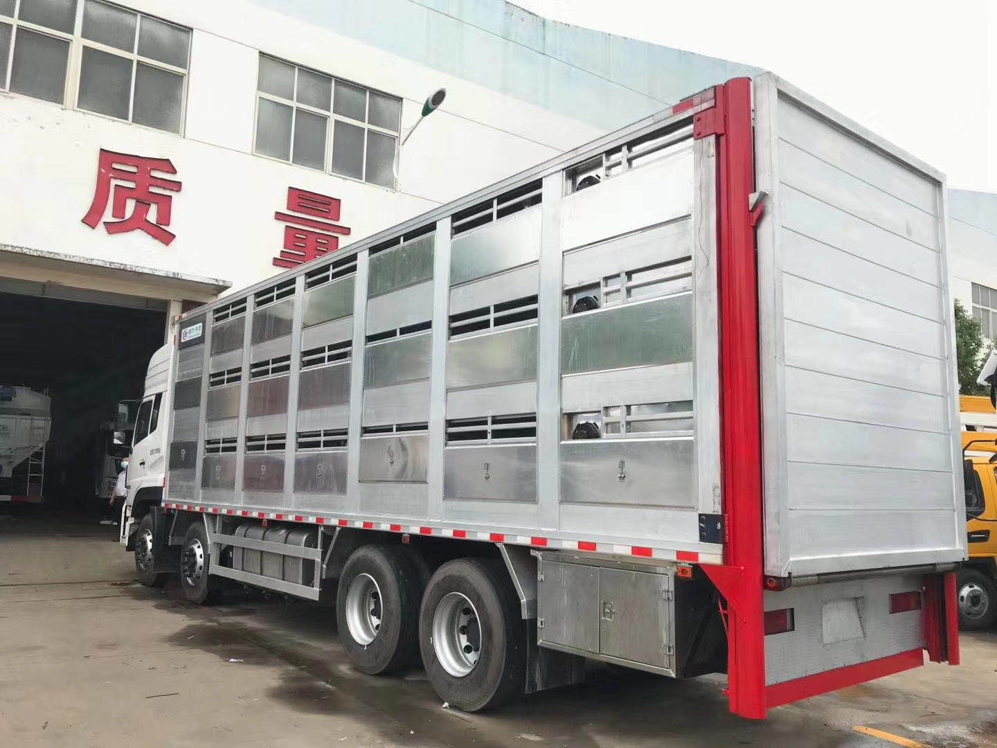 雛禽雛畜運(yùn)輸車(chē),禽畜運(yùn)輸車(chē)廠(chǎng)家
