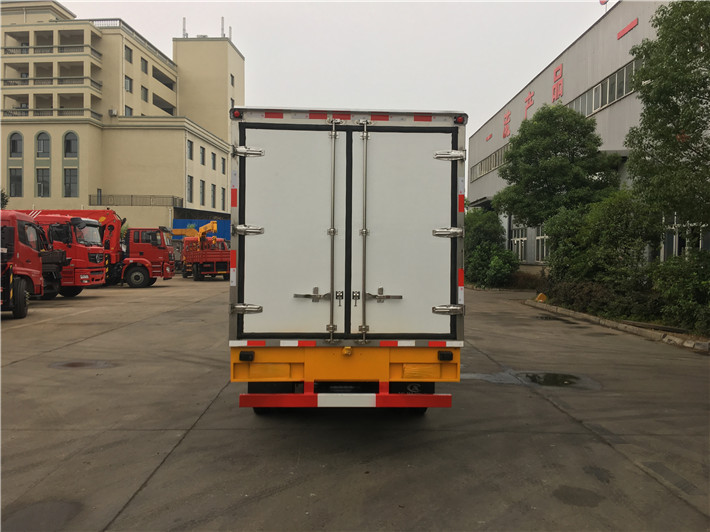 省油冠軍冷鏈車,3.2米五十鈴100P雙排冷藏車