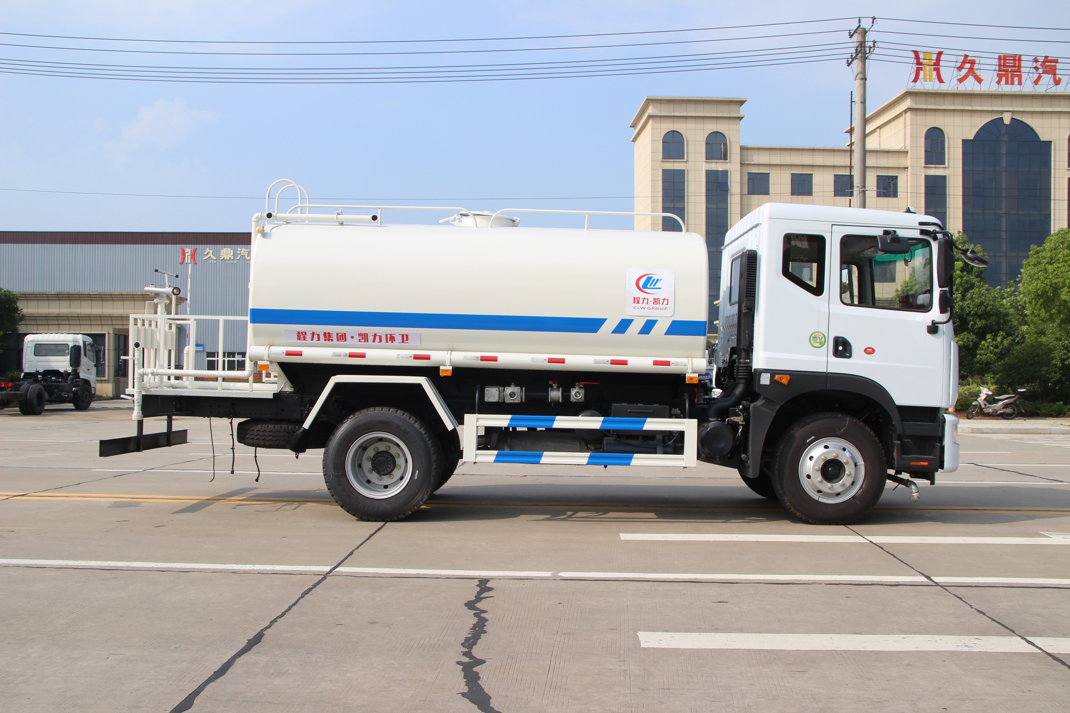 東風(fēng)12方灑水車廠家直銷,東風(fēng)15方灑水車價(jià)格