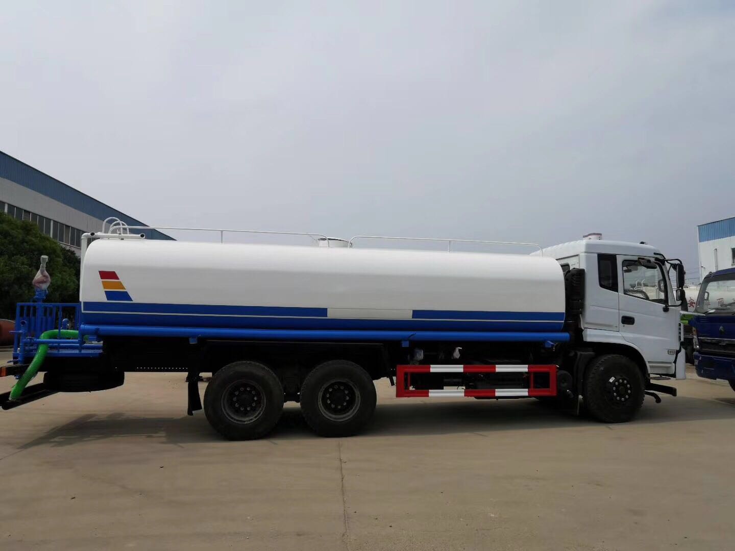 國五東風后八輪22方灑水車