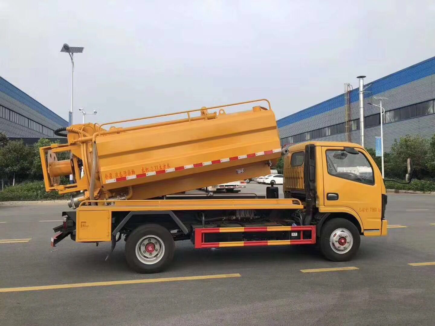 國(guó)六東風(fēng)D6清洗吸污車(chē)