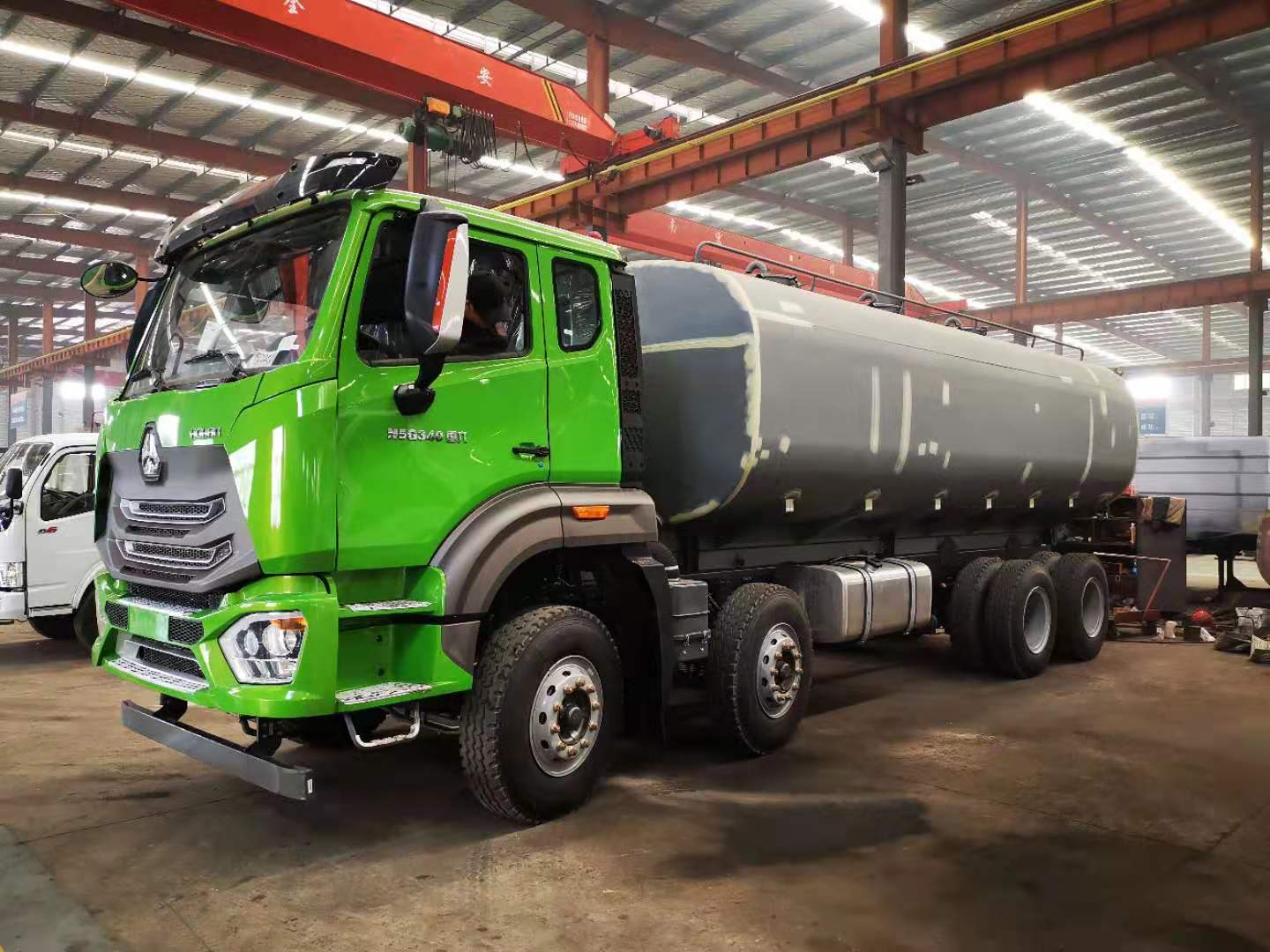 國六污泥運(yùn)輸車安裝調(diào)試2