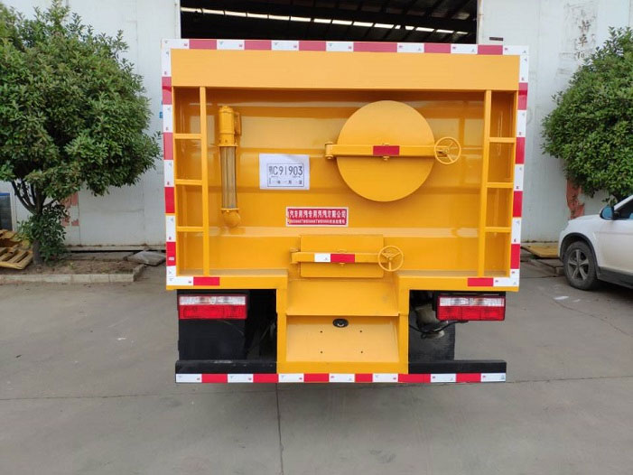 國六東風(fēng)多利卡污水處理車 (2)