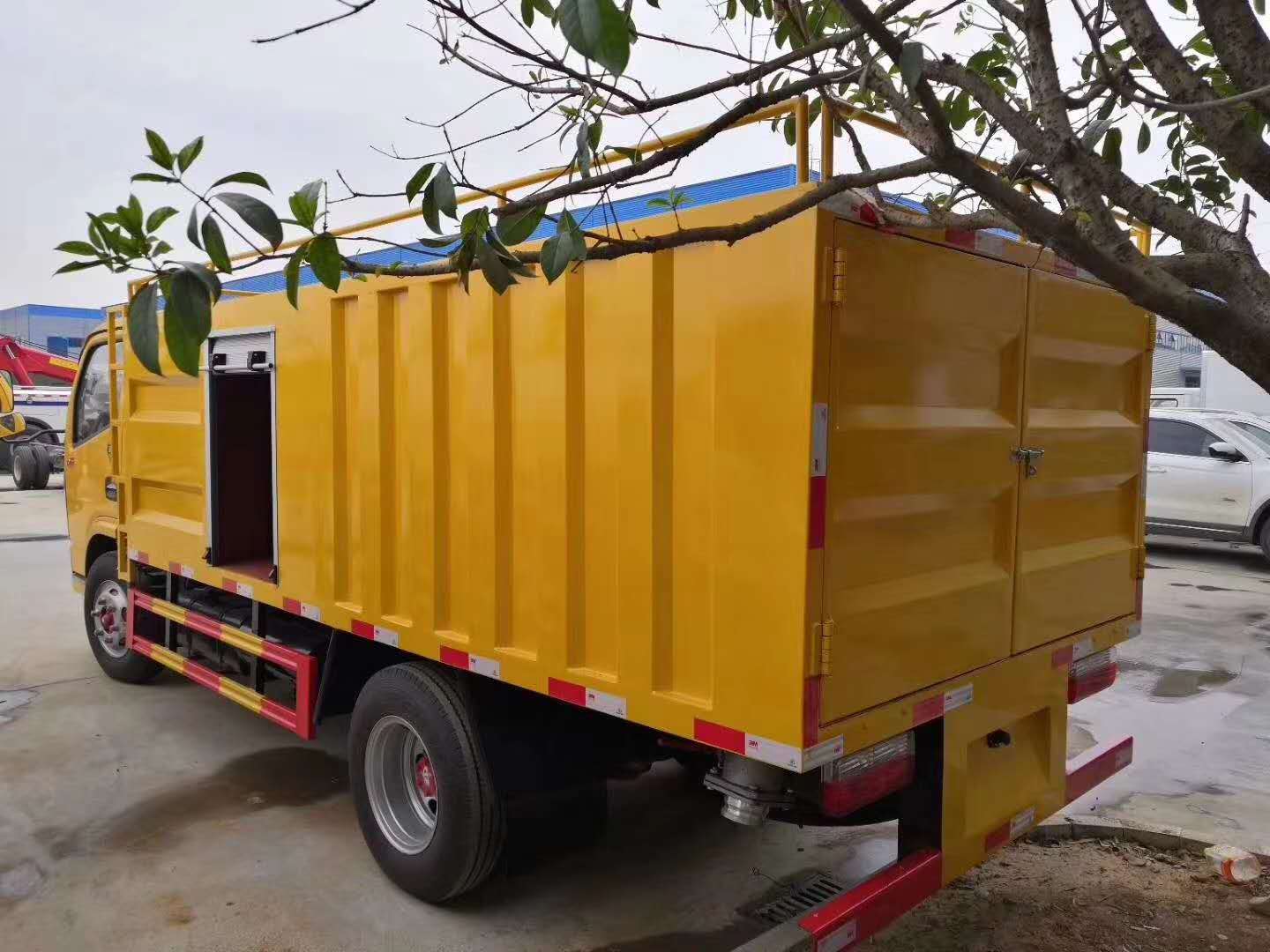 東風(fēng)多利卡不超重清洗吸污車