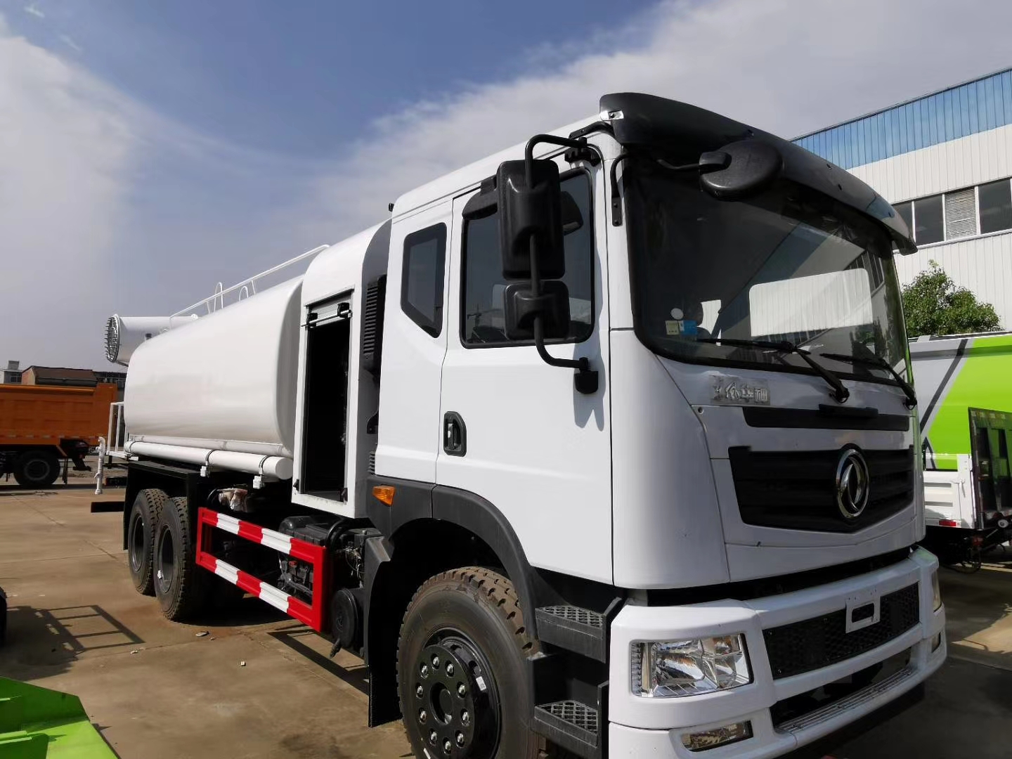國(guó)六自帶霧炮灑水車多少錢 國(guó)六高性能 灑水車在哪里買