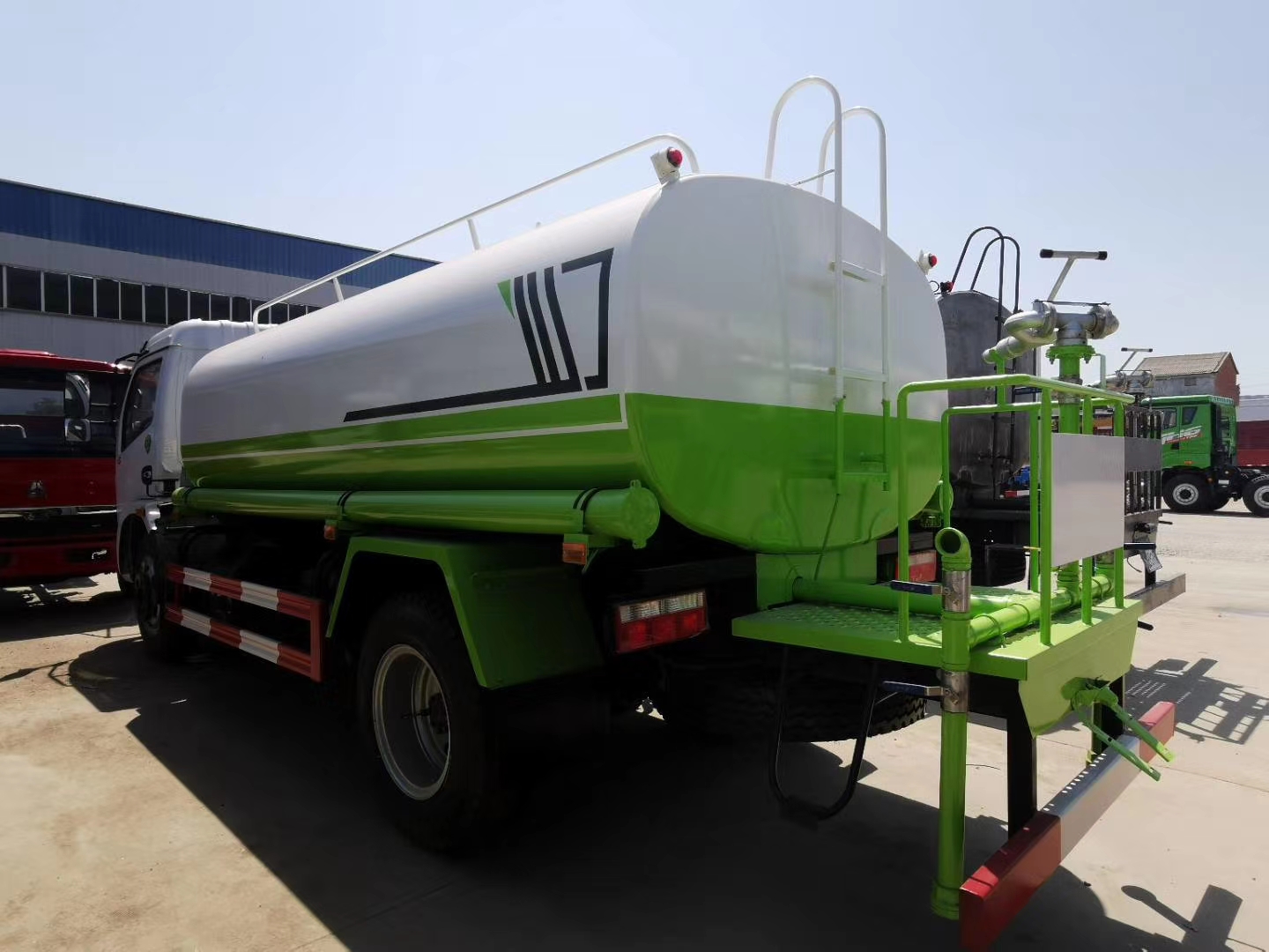 國(guó)六自帶霧炮灑水車多少錢 國(guó)六高性能 灑水車在哪里買