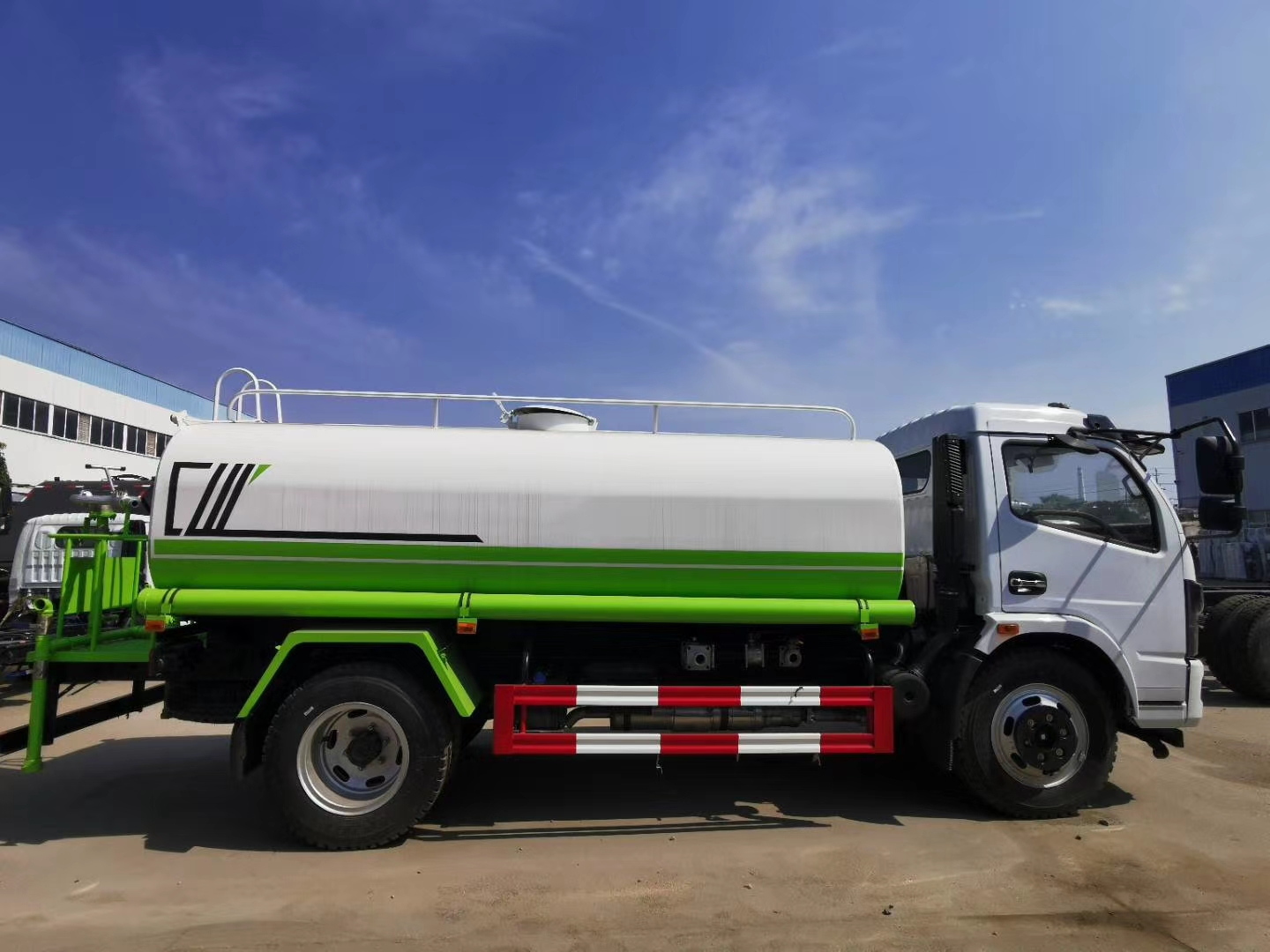 國(guó)六自帶霧炮灑水車多少錢 國(guó)六高性能 灑水車在哪里買
