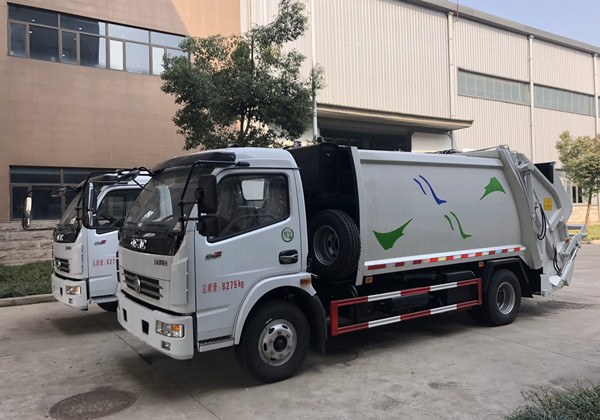 東風(fēng)多利卡8方壓縮式垃圾車 (7)