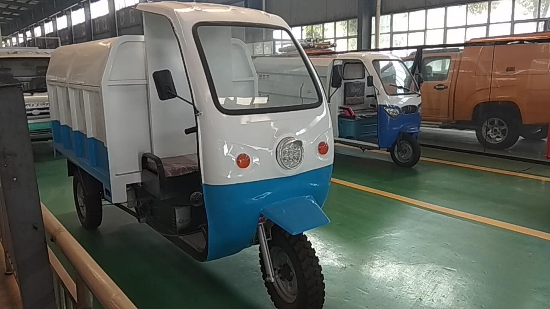 小型電動環(huán)衛(wèi)垃圾車