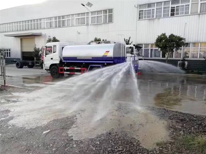灑水車圖片