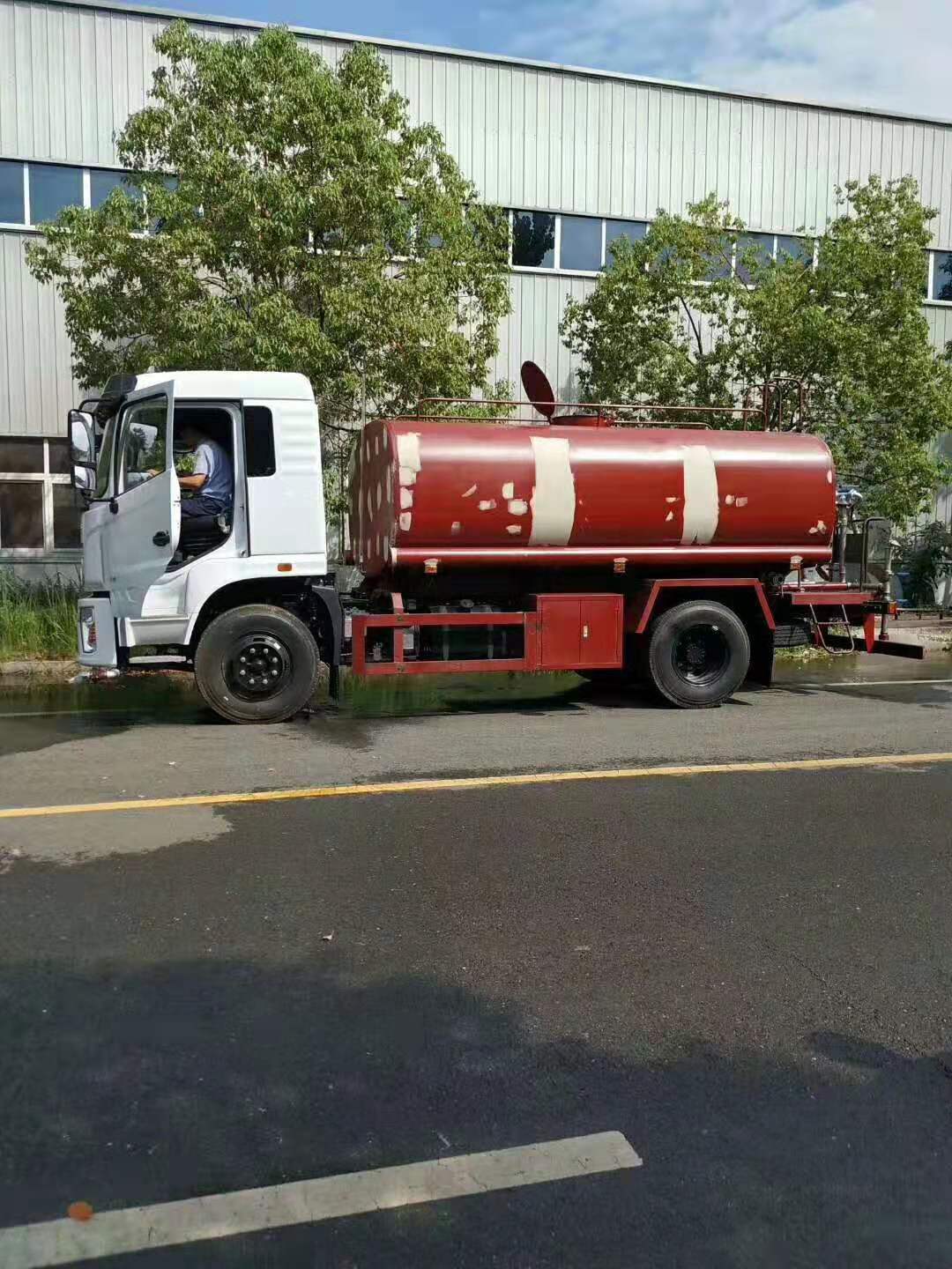灑水車圖片