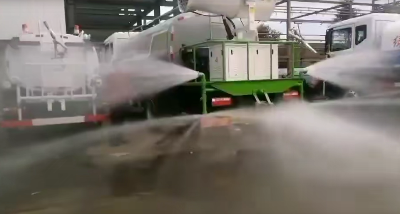 灑水車灑水圖片