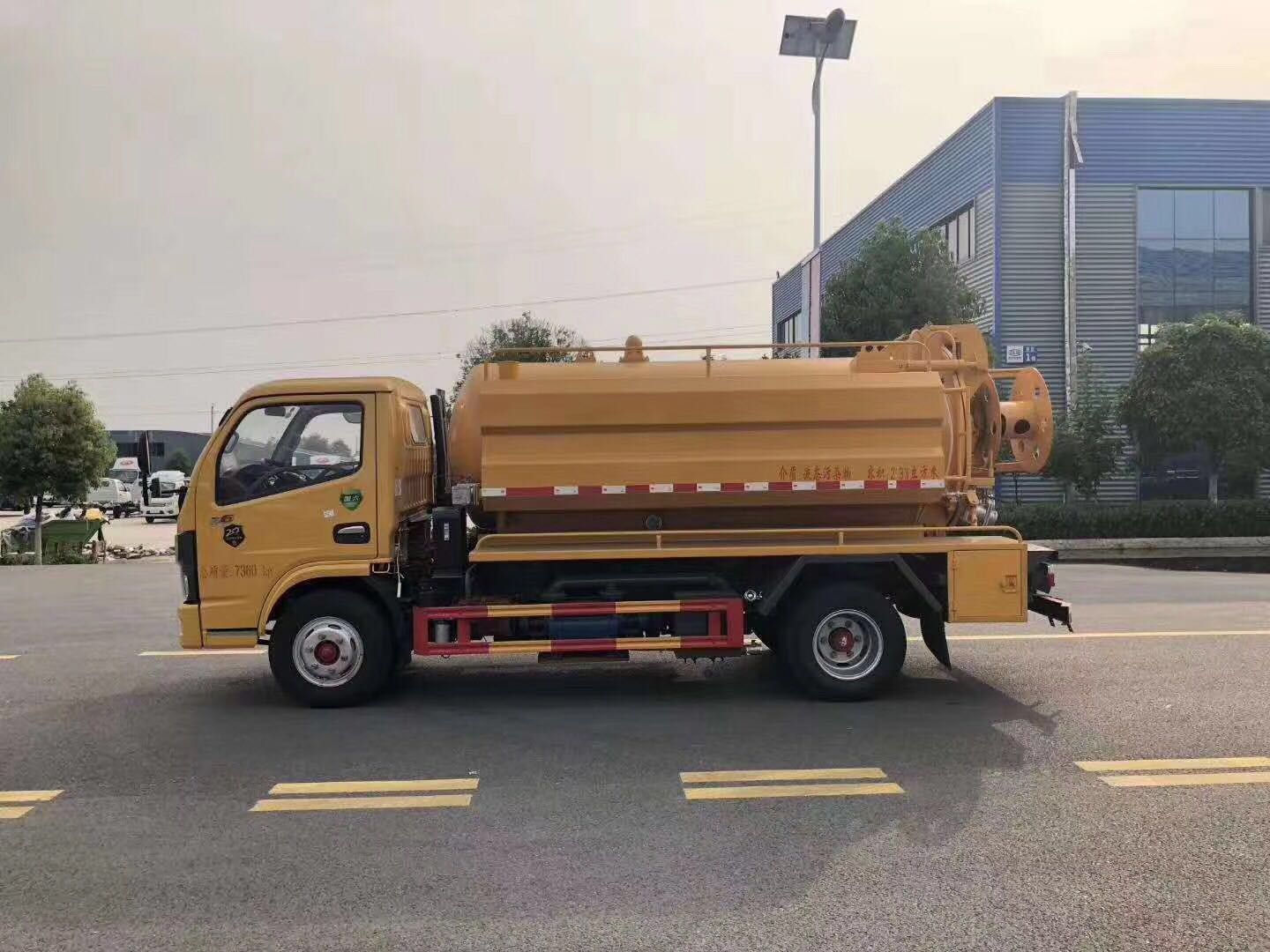 國(guó)六東風(fēng)D6清洗吸污車(chē) (8)