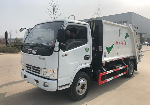 東風(fēng)多利卡6方壓縮式垃圾車 (1)