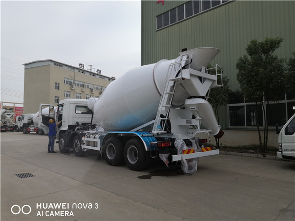 聯(lián)合重卡12方輕型攪拌車廠家價格