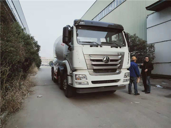 湖北隨州12方輕量化攪拌車多少錢一臺(tái)