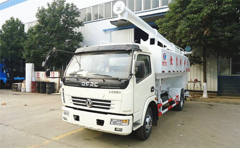 東風多利卡散裝飼料運輸車