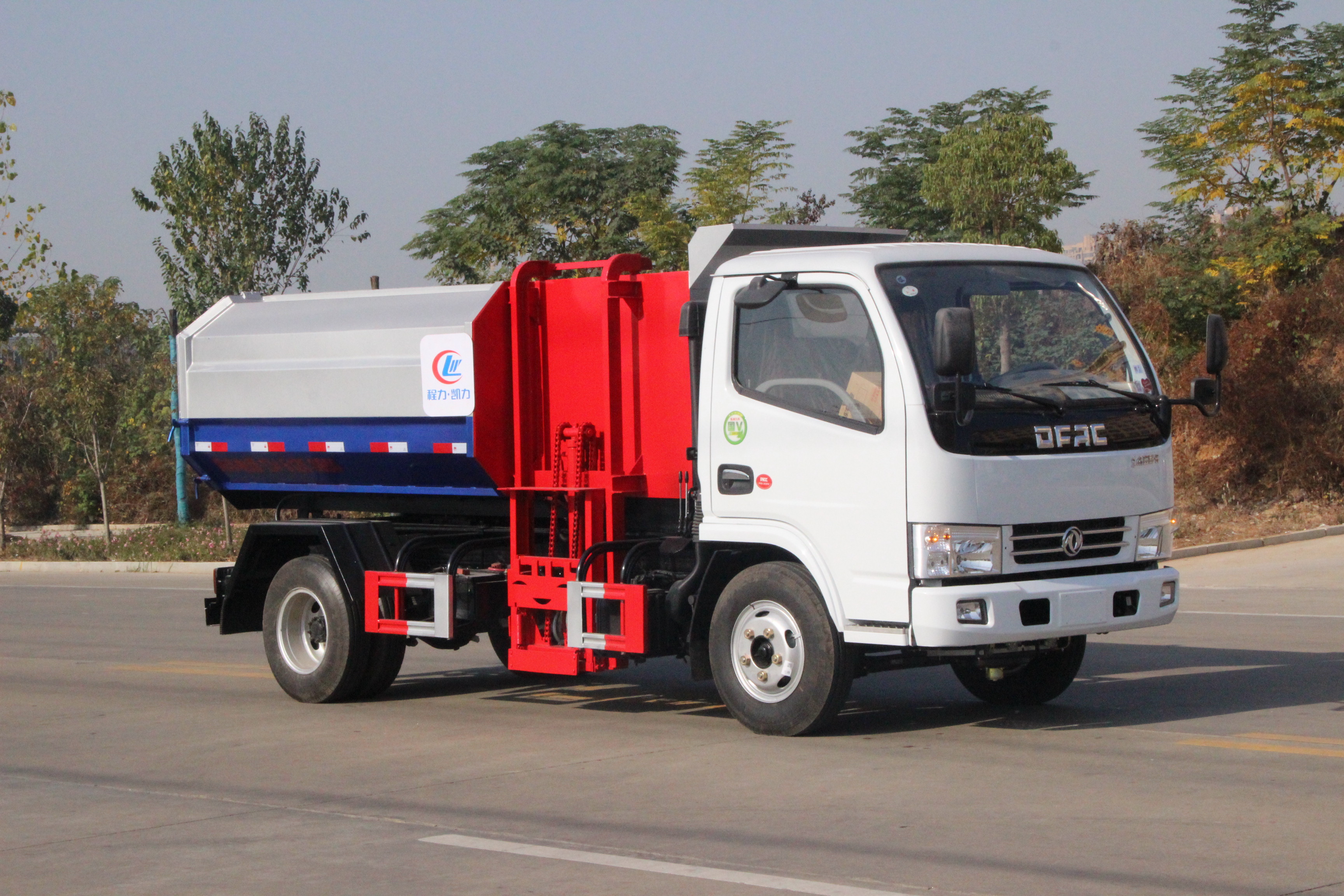 东风5吨国五挂桶垃圾车