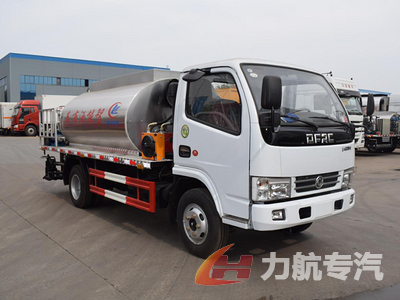 東風(fēng)D6多利卡4方瀝青撒布車（標(biāo)準(zhǔn)型）