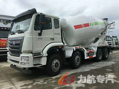 重汽豪瀚12方輕量化水泥攪拌車