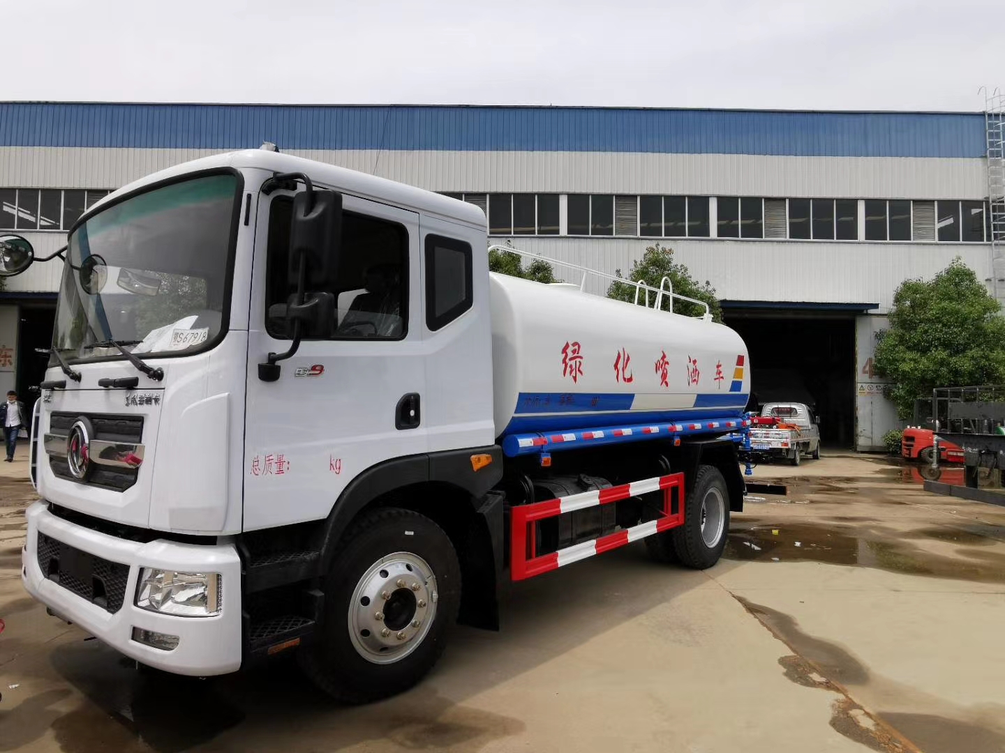 東風(fēng)灑水車報(bào)價(jià)東風(fēng)灑水車廠家12方灑水車