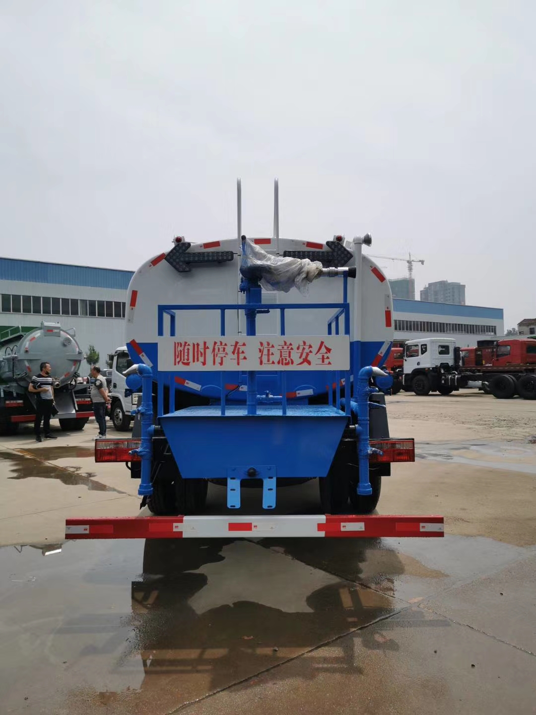 東風(fēng)灑水車報(bào)價(jià)東風(fēng)灑水車廠家12方灑水車