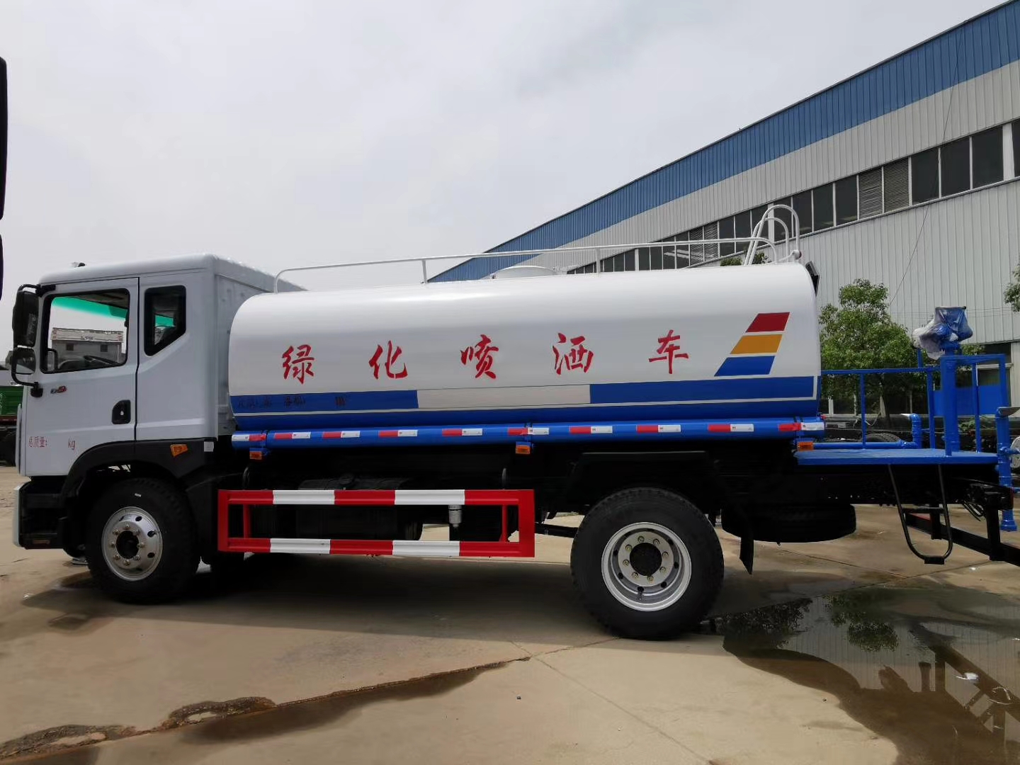 東風(fēng)灑水車報(bào)價(jià)東風(fēng)灑水車廠家12方灑水車