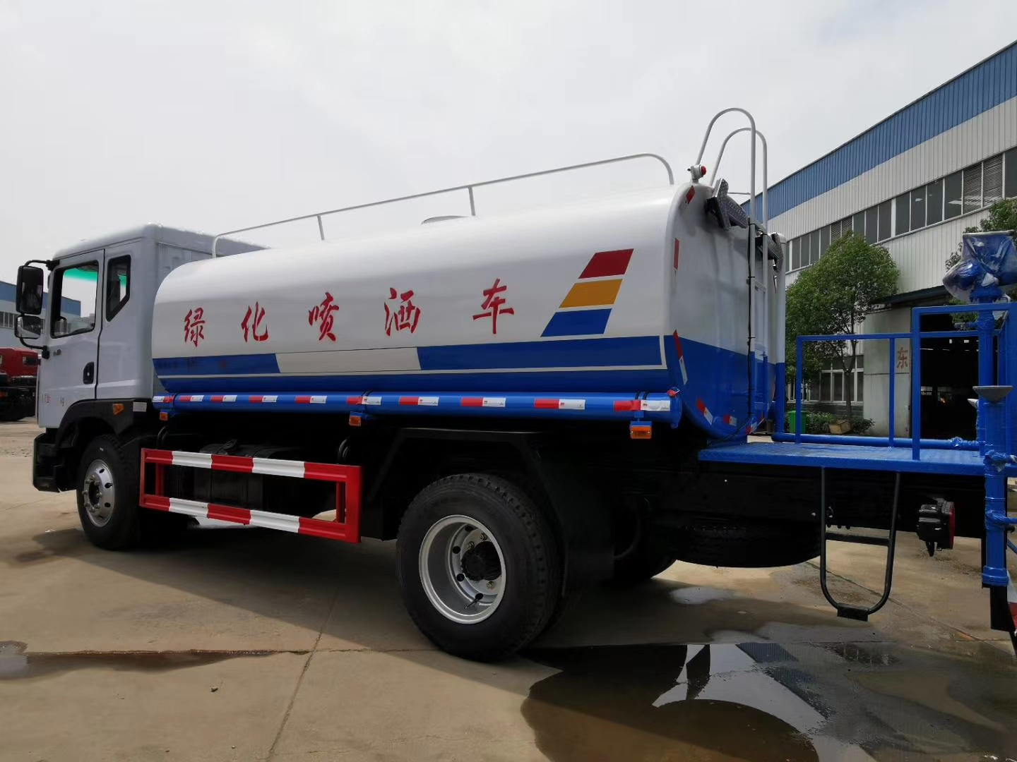 東風(fēng)灑水車報(bào)價(jià)東風(fēng)灑水車廠家12方灑水車