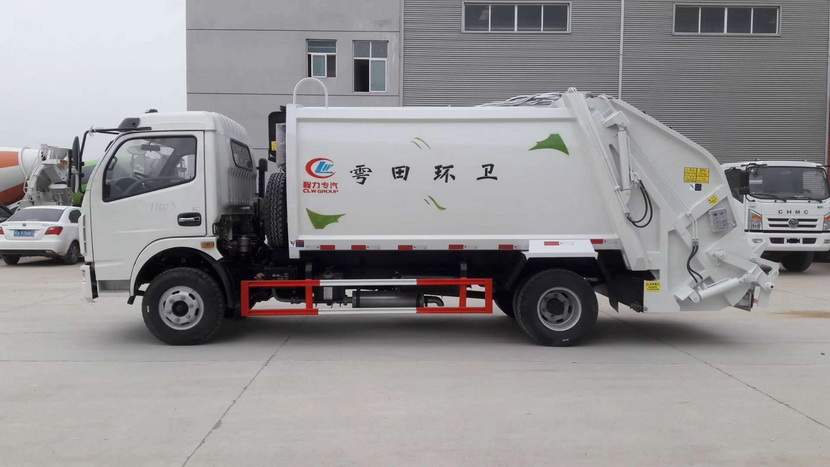 小型壓縮式垃圾車哪里有生產(chǎn)4垃圾車液壓系統(tǒng)的調(diào)壓裝置為多路換向閥上的調(diào)壓螺栓，該螺栓經(jīng)校壓調(diào)定并鎖緊后，使用中不得隨意調(diào)動。