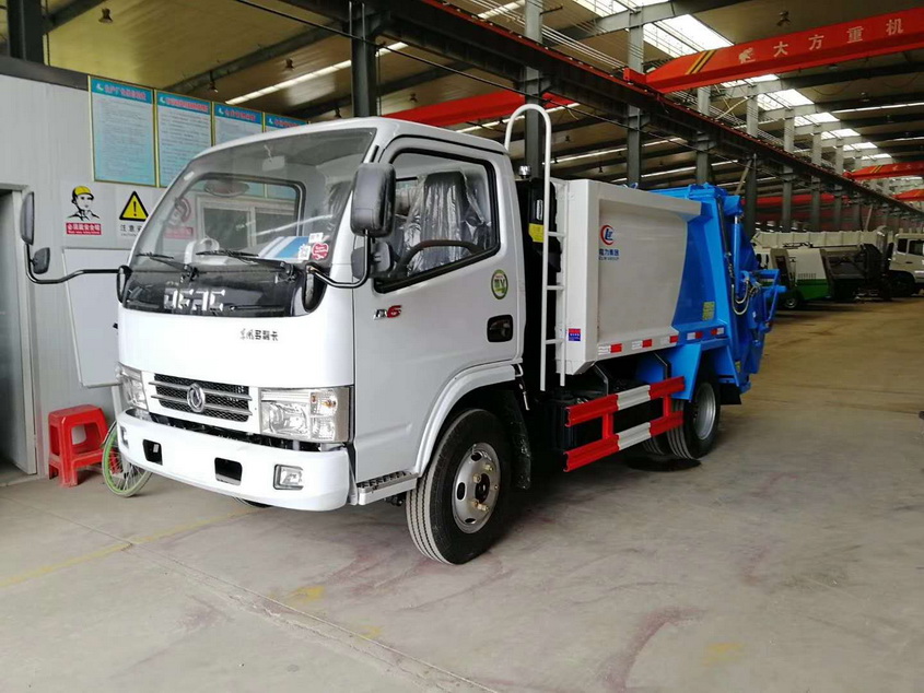 東風天錦壓縮式垃圾車多少錢一輛當填料斗裝滿垃圾后，刮板打開，滑板帶動刮板一起向下移動，插入垃圾中進行破碎和首次壓縮，刮板向前回轉(zhuǎn)，進一步壓實垃圾，刮板到位后隨滑板向上移動，將垃圾壓實并裝填到垃圾箱中，然后回到起始位置。