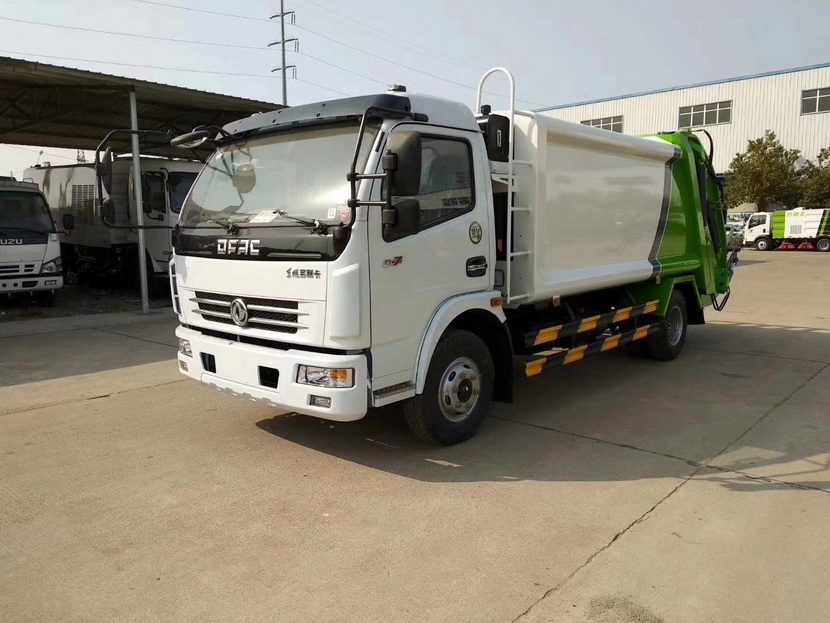 東風天錦壓縮式垃圾車多少錢一輛而且本就有磕碰的車身在雨水中酸性物質(zhì)的腐蝕下，車身銹蝕加快，使車子可靠性降低。