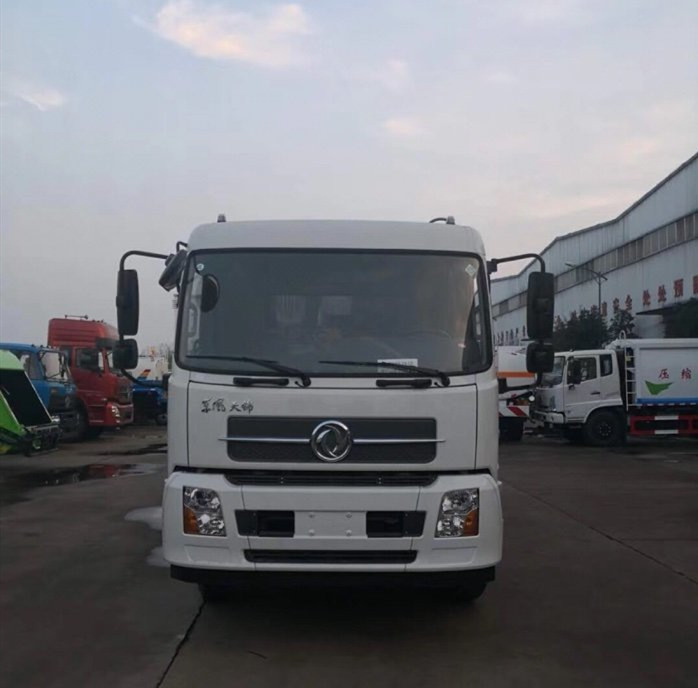 東風(fēng)天錦14方壓縮垃圾車(chē) (2)