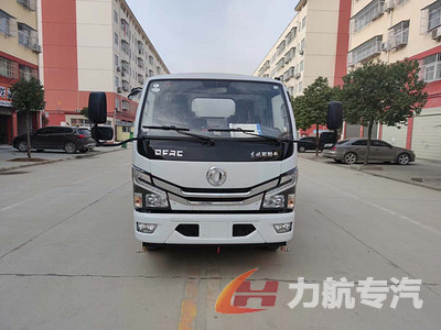 东风多利卡5吨护栏清洗车