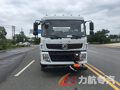 國(guó)六東風(fēng)專底18噸灑水車