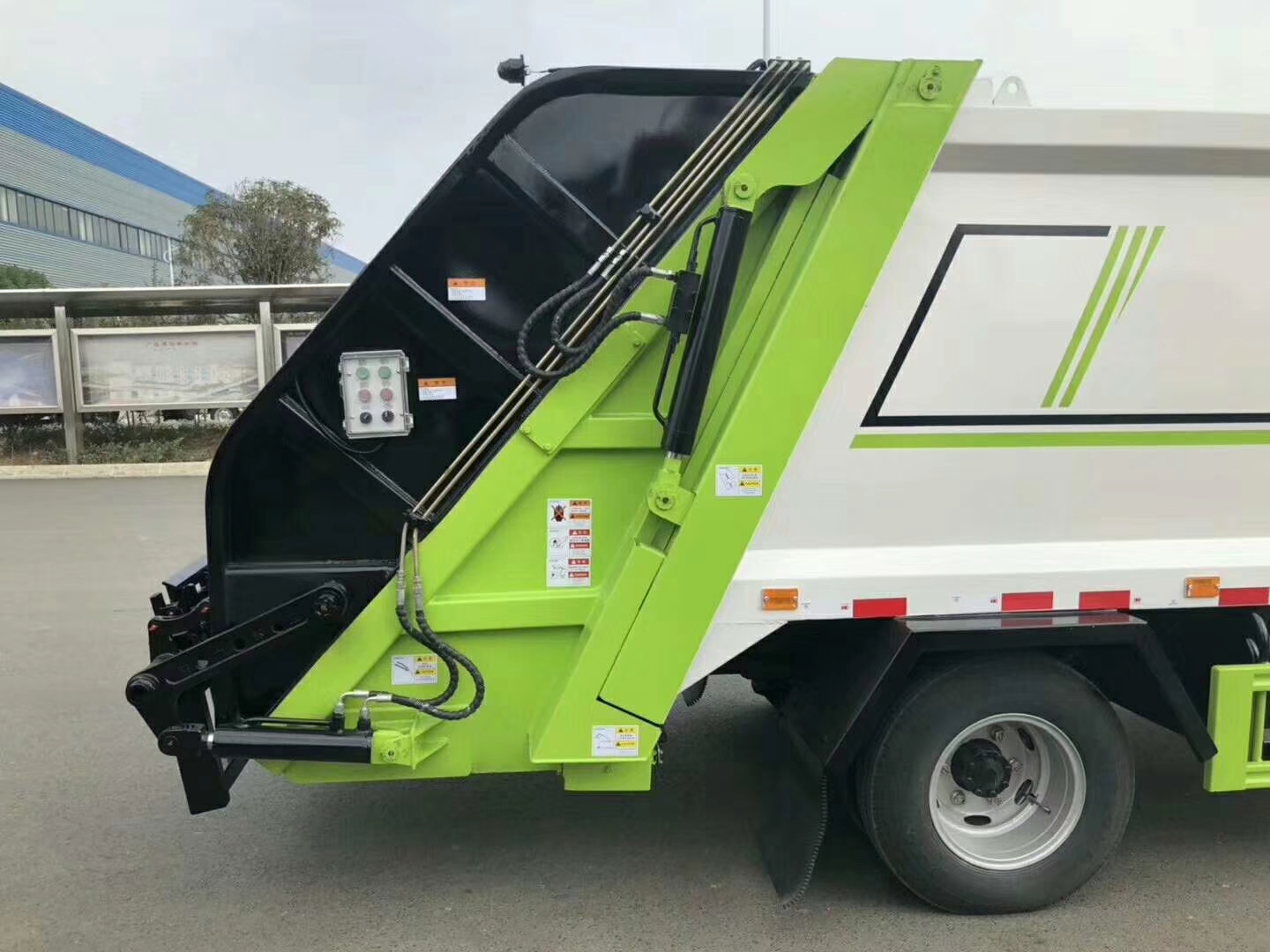 勁爆！壓縮垃圾車