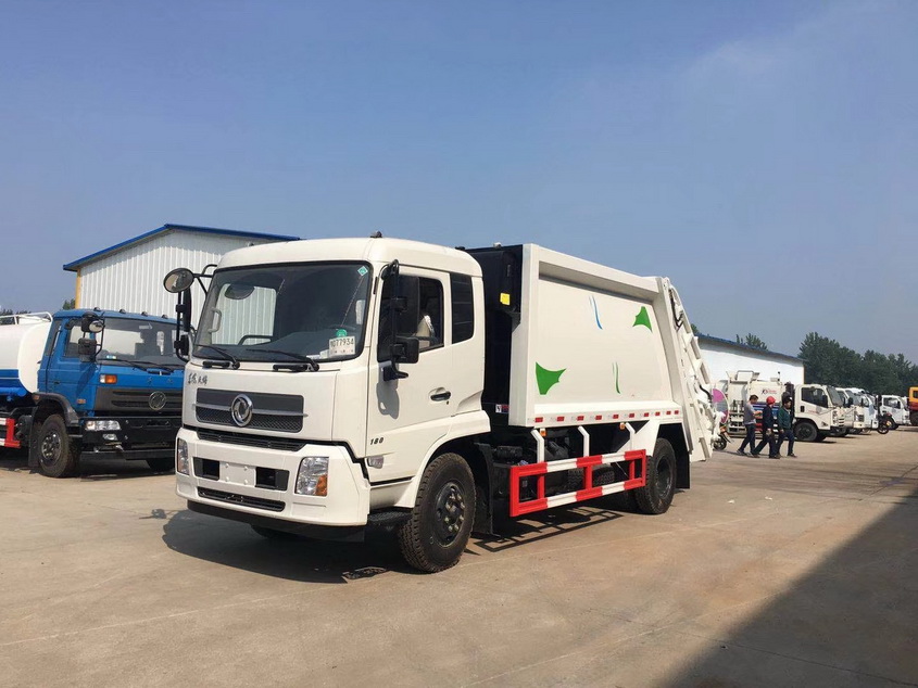 采購天錦垃圾壓縮車廠家報價這些垃圾車每天晚上都會停在這里，都不去垃圾轉(zhuǎn)運站。