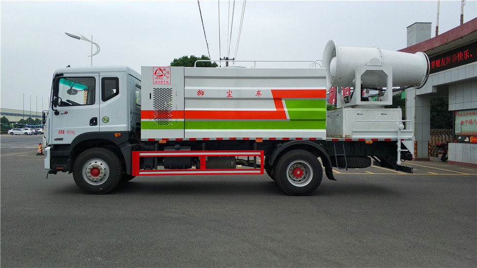 東風(fēng)D9新款抑塵車(chē)