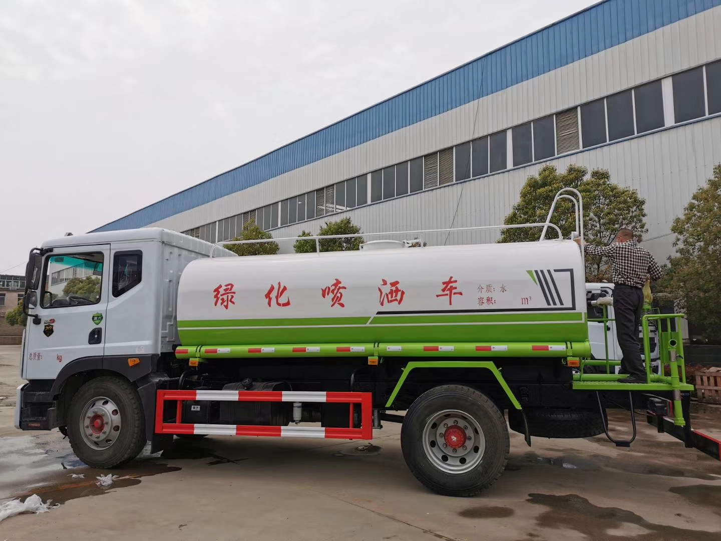 國六灑水車 灑水車在哪里買 ？