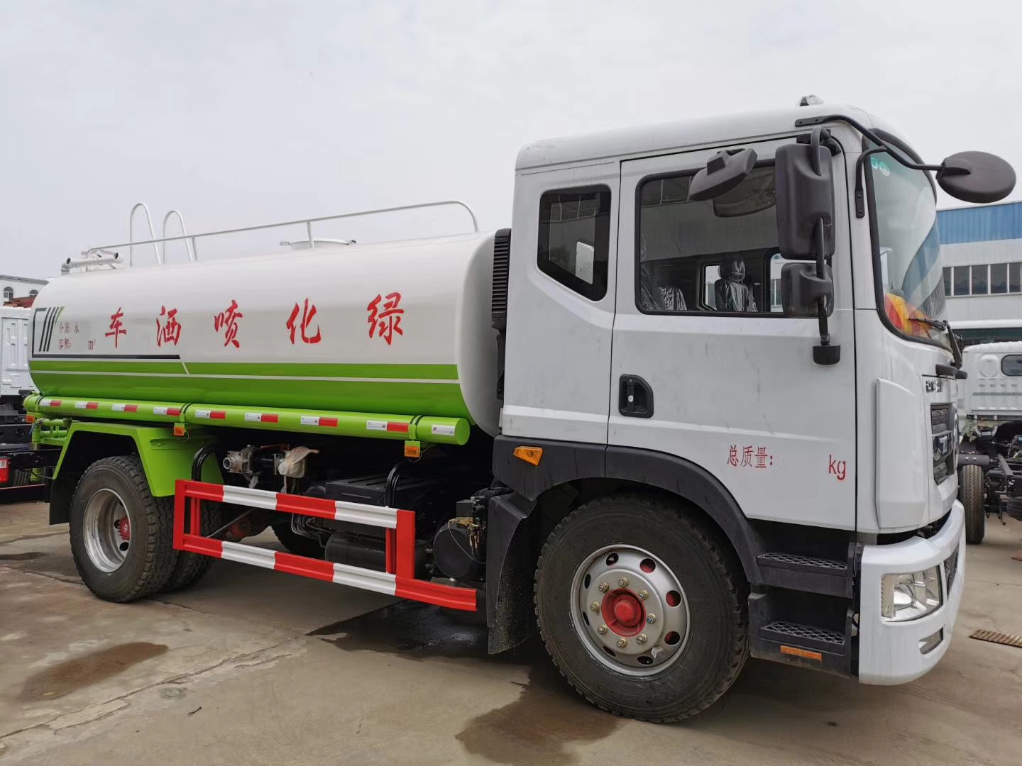 國六灑水車 灑水車在哪里買 ？