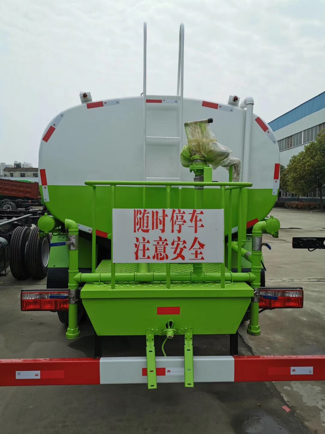 國六灑水車 灑水車在哪里買 ？