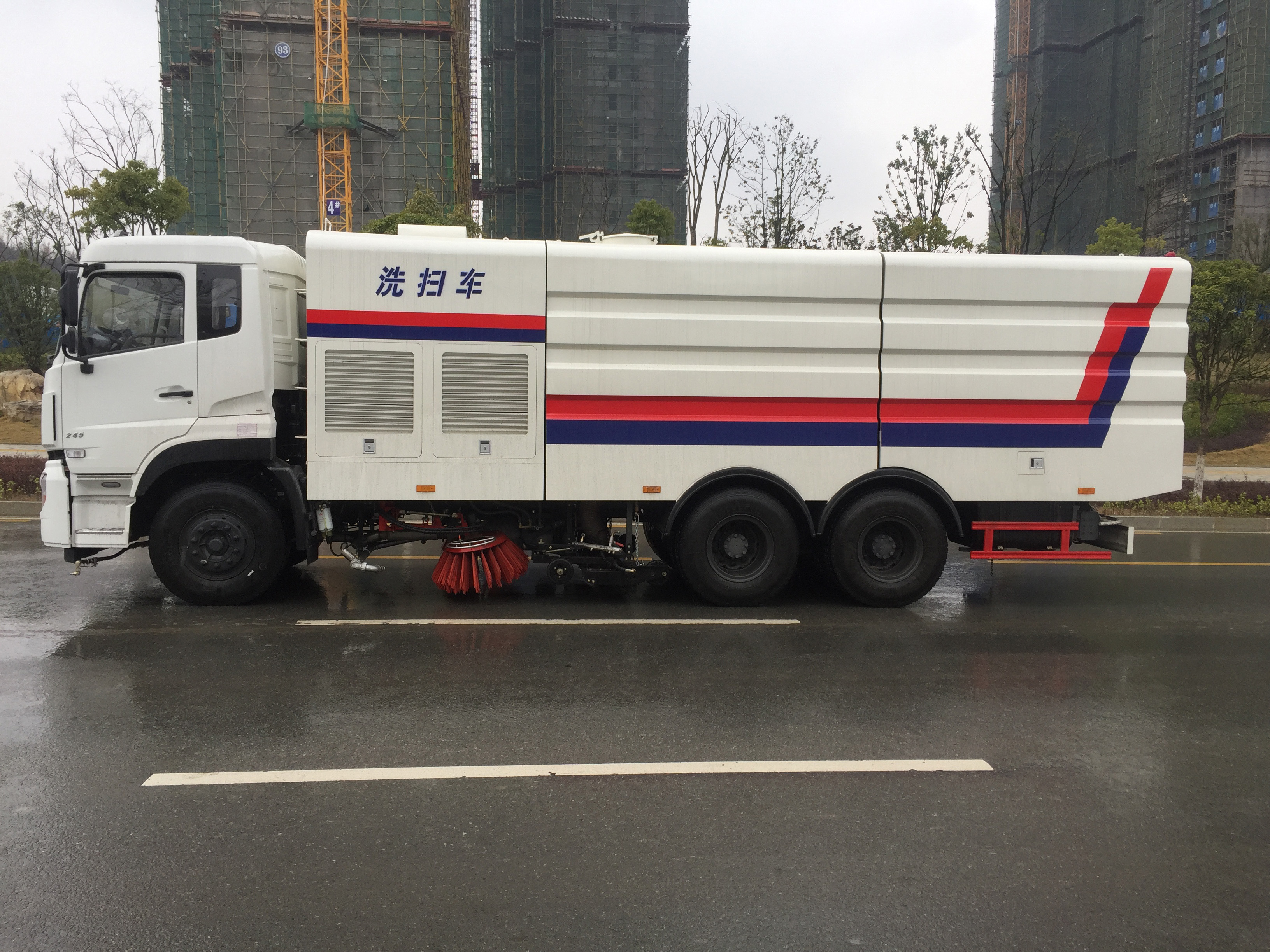 國(guó)五國(guó)六洗掃車(chē)掃路車(chē)路面清洗車(chē)圖片配置介紹