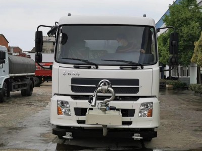 東風(fēng)天錦高性價比特價灑水車在哪買？灑水車多少錢？