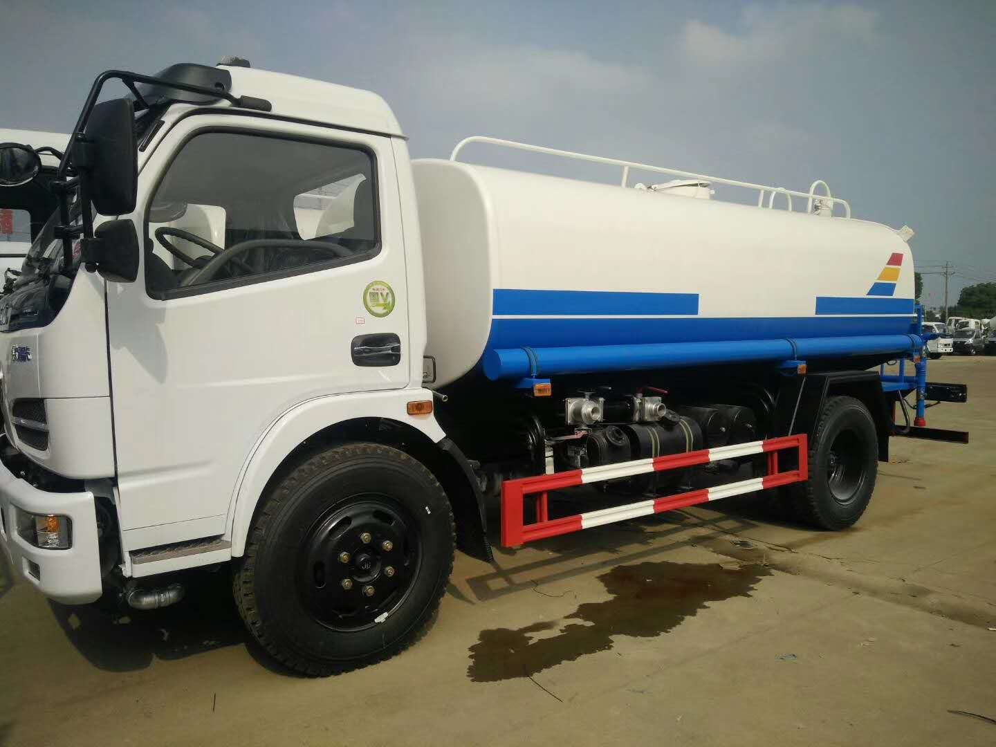 東風(fēng)多利卡12方灑水車