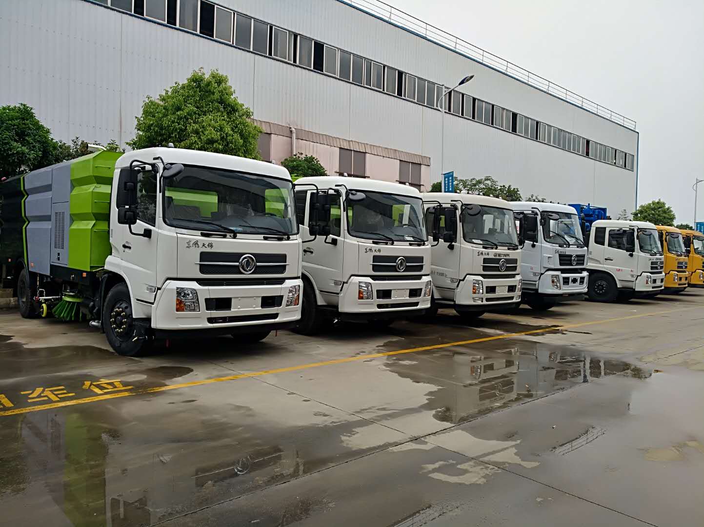 東風天錦洗掃車前側面圖