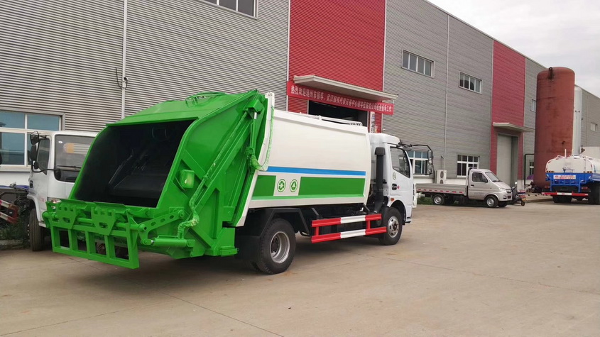 5方垃圾壓縮車多少錢一輛上坡時(shí)使用油離配合穩(wěn)住車身 此操作壞處非常明顯，對(duì)離合器有磨損，不過(guò)不少人喜愛(ài)追求此種油離精準(zhǔn)配合來(lái)顯示自己車技好，實(shí)際上真的不好。