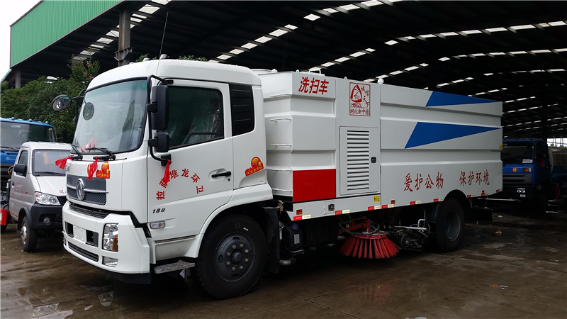 東風(fēng)天錦洗掃車圖片23