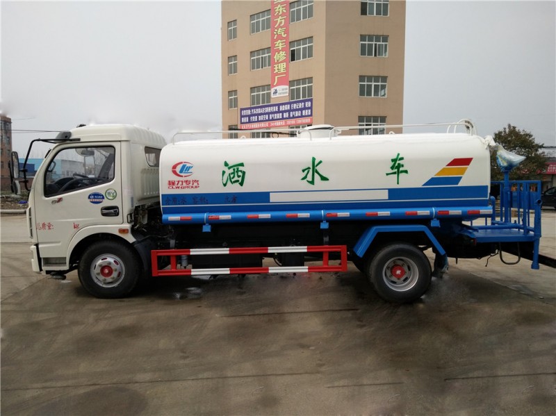 東風(fēng)大多利卡8噸-9.2噸灑水車正側(cè)左面圖
