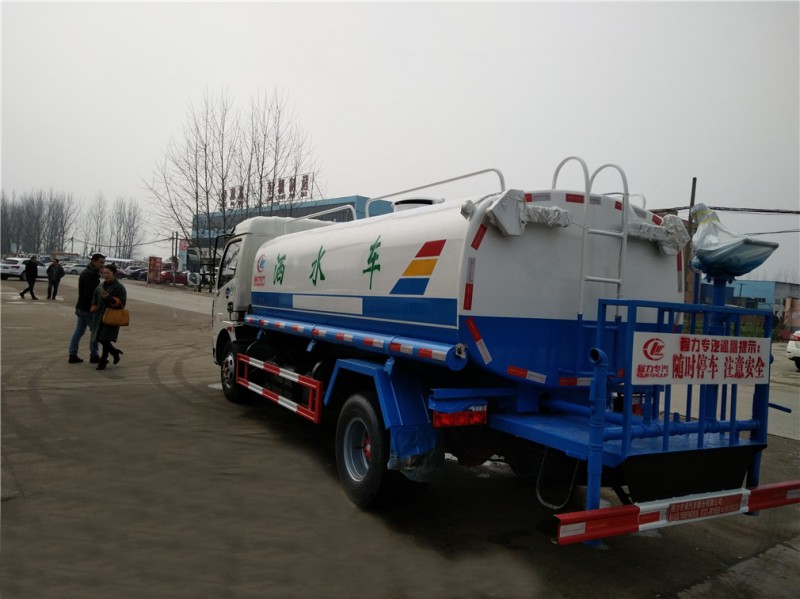 東風(fēng)大多利卡8噸-9.2噸灑水車后左面圖