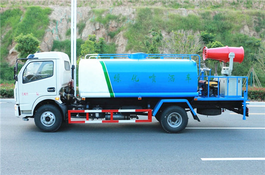 5噸8噸東風(fēng)小多利卡灑水車帶霧炮圖片