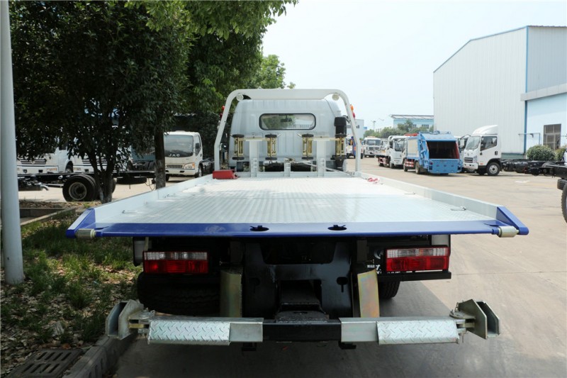 東風(fēng)大多利卡一拖二清障車(chē) 正后圖